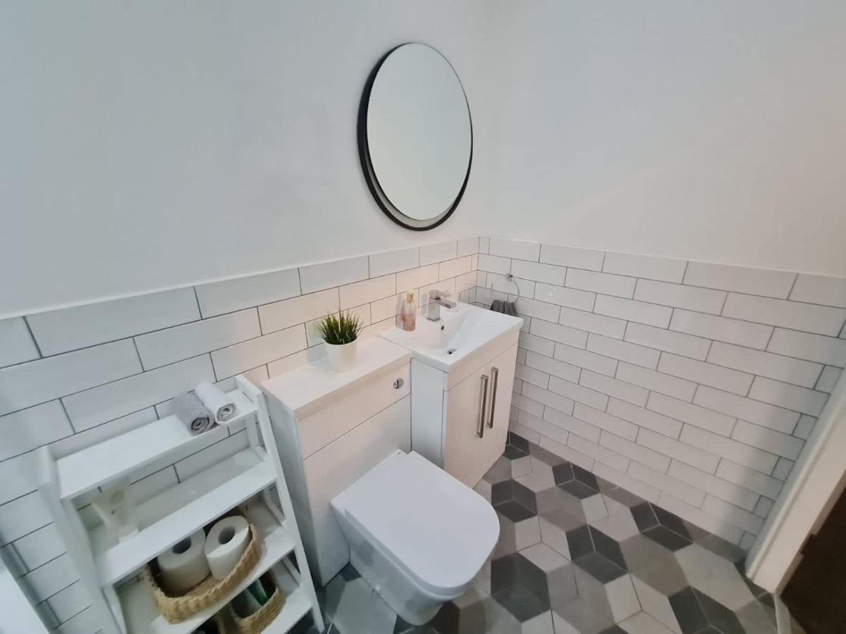 34 Cuppin Street - Luxury City Centre Apartment! Chester Exterior photo